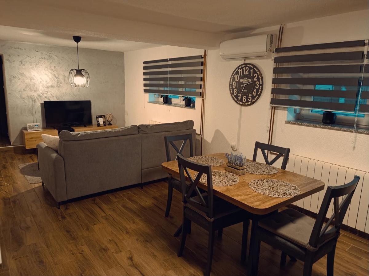 Apartamento Kod Dida Gospić Exterior foto
